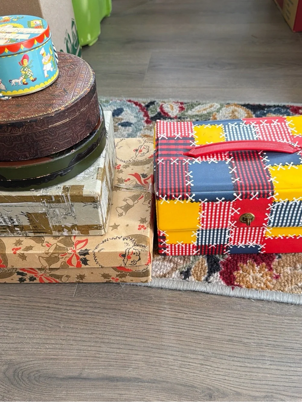 6 vintage storage boxes.